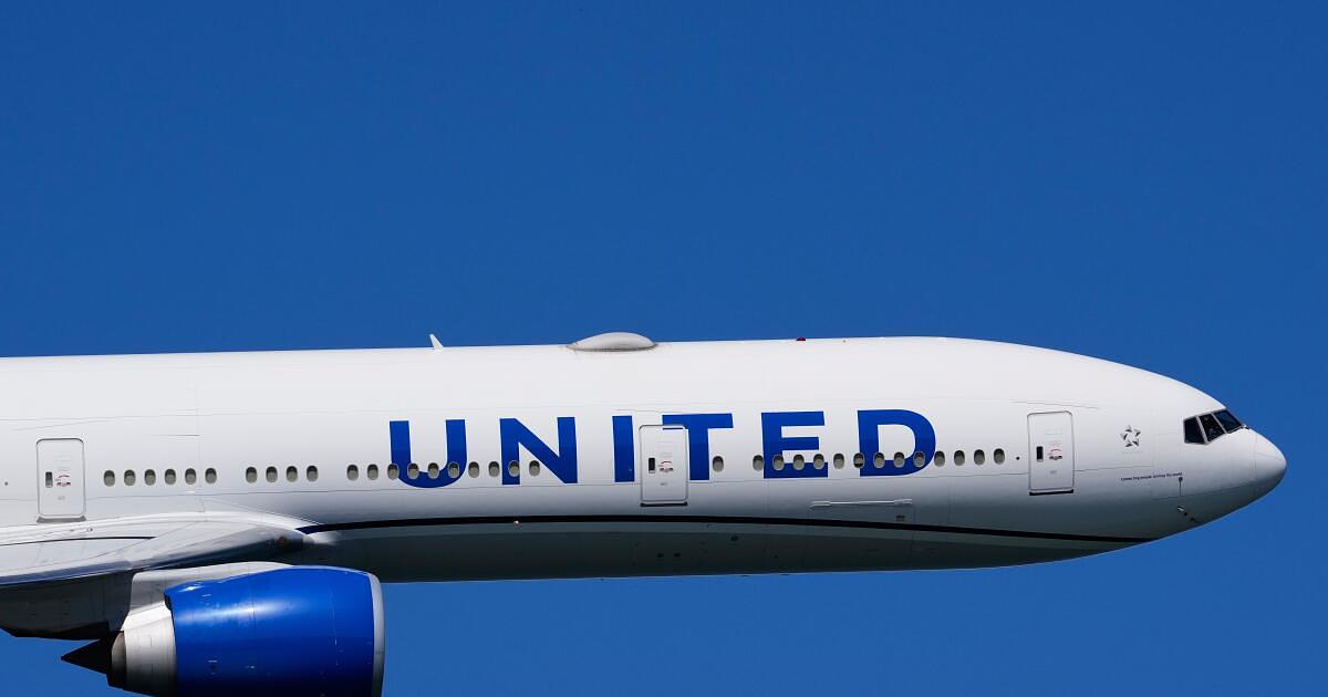 United Airlines employee accused of threatening passenger with ICE call