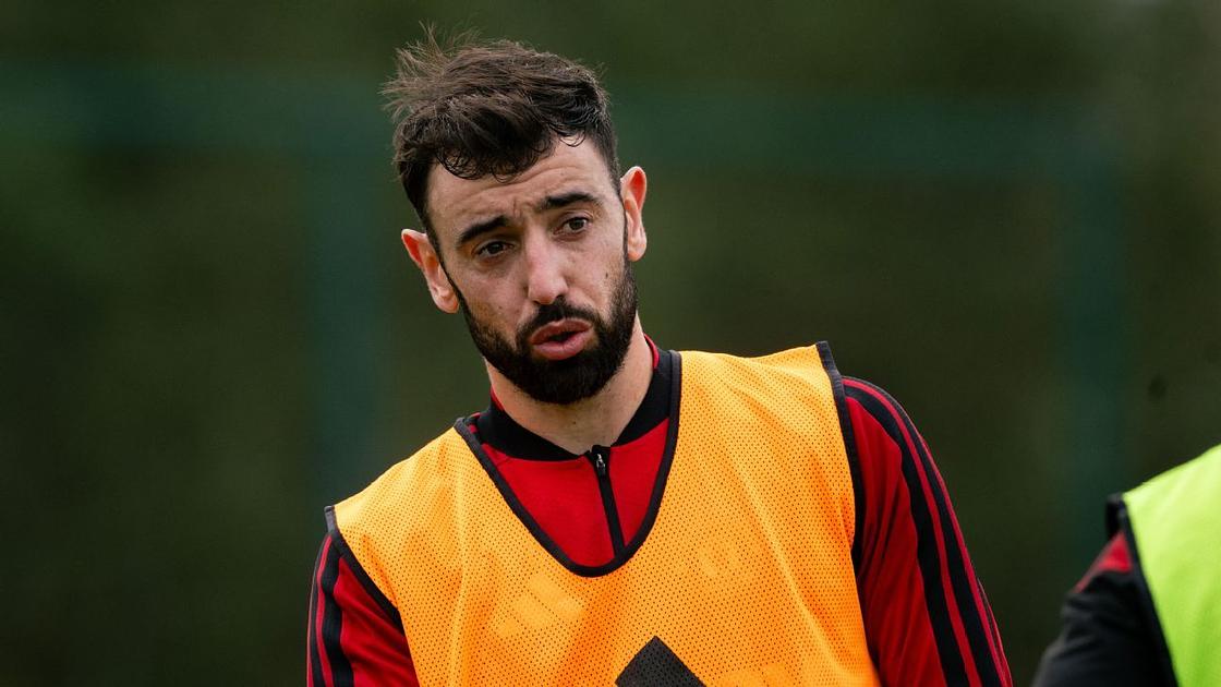 Manchester United confirms Bruno Fernandes will stay captain and start vs Chelsea