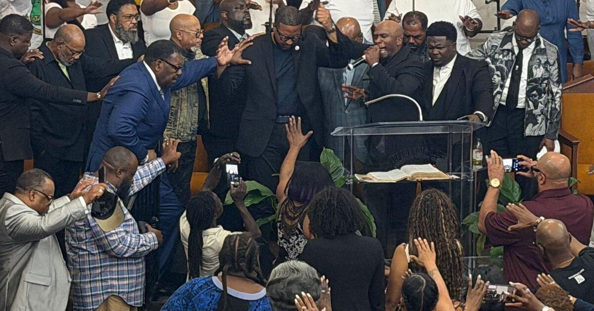 Gary, Indiana Still Without Power as Residents Hold Prayer Vigil