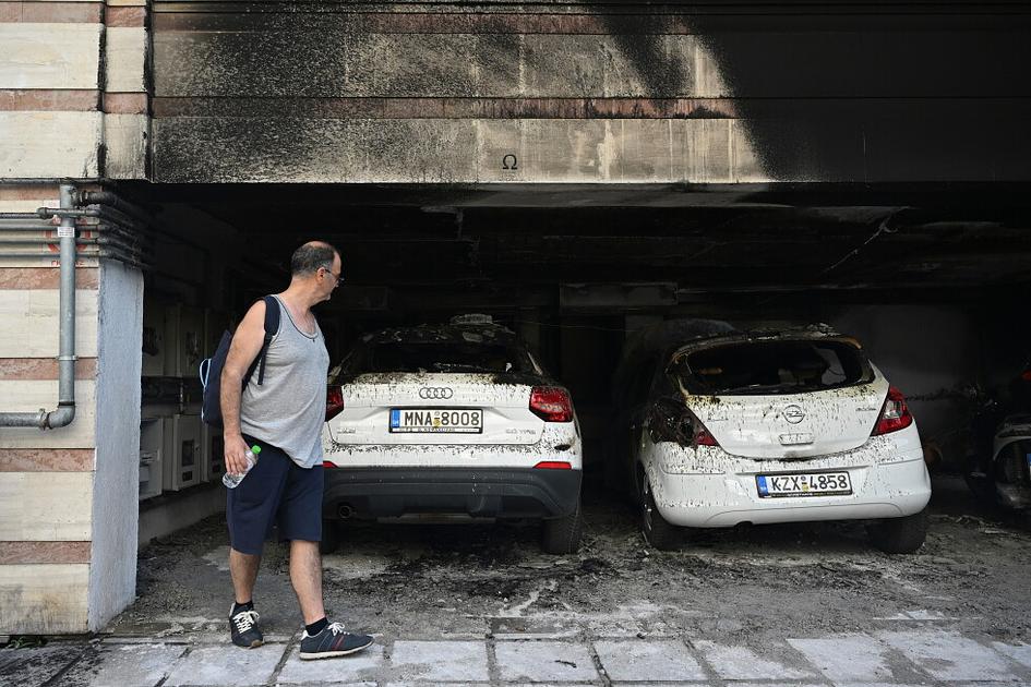 Firebomb Attacks Injure Five at New Democracy Homes in Thessaloniki