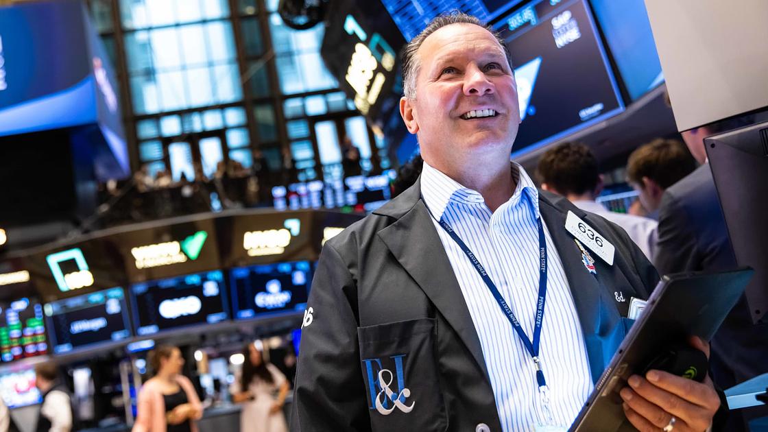 Stocks Rebound After Trump Denies Plans to Remove Fed Chair Powell