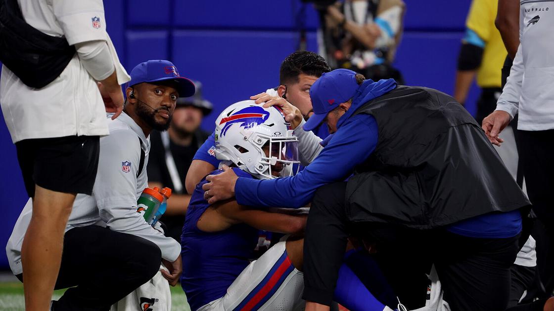 Bills put DJ Moore on day-to-day list after shoulder injury