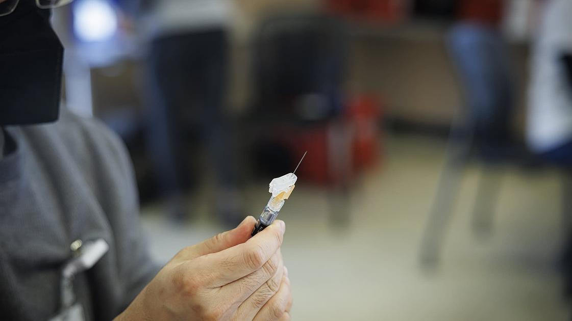 Minnesota officials urge COVID-19 and flu shots before fall season