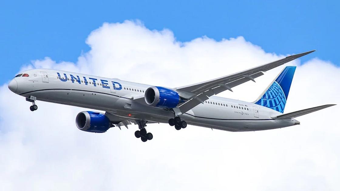 United flight returns to Las Vegas after passenger threatens hijack