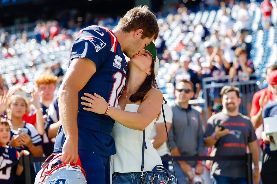 Patriots fans turn criticism toward quarterback Drake Maye's wife
