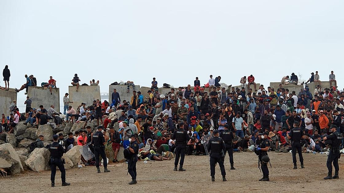 Spain asks EU border agencies for help amid Ceuta migrant surge