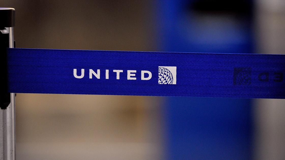 United Airlines Flight Makes Emergency Landing After Suspected Weather Balloon Collision