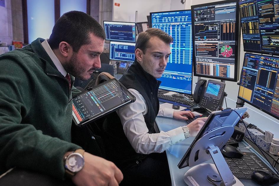 Las acciones tecnológicas caen por dudas de gasto en IA y alza del petróleo