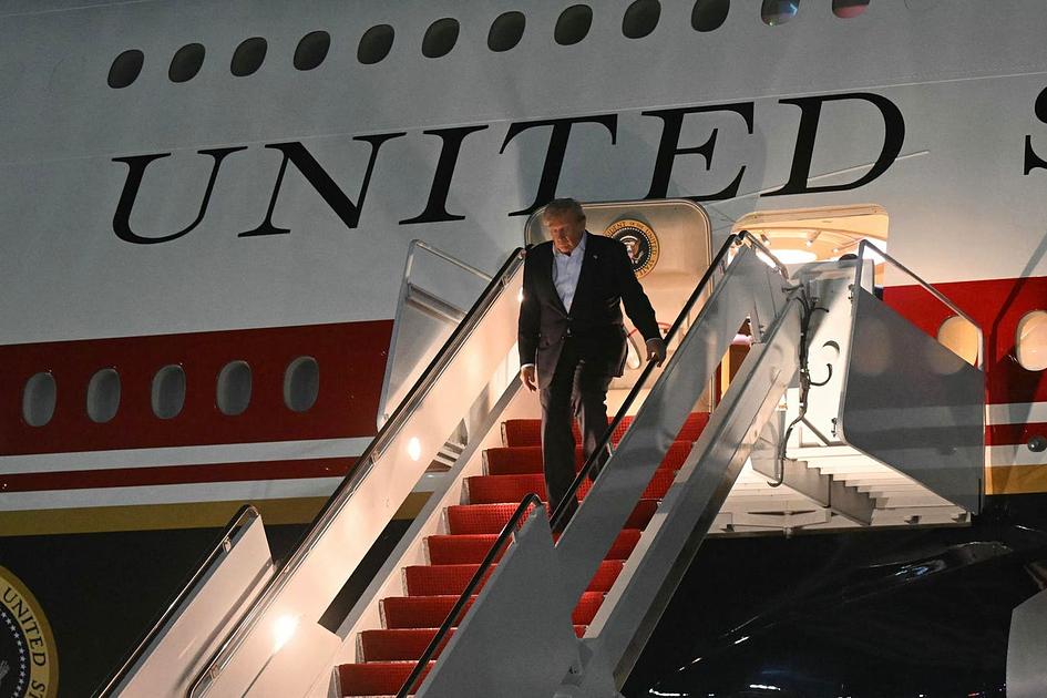 Trump switches to older Air Force One as Qatar jet receives rapid upgrades