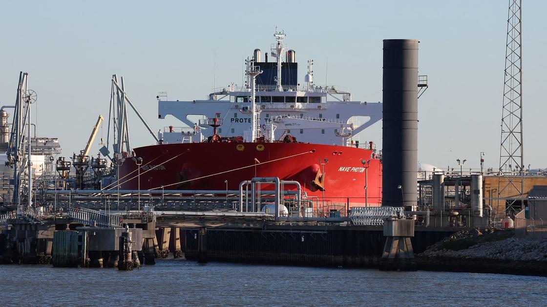 U.S. Secures Higher Prices for Venezuelan Oil Following Maduro's Capture