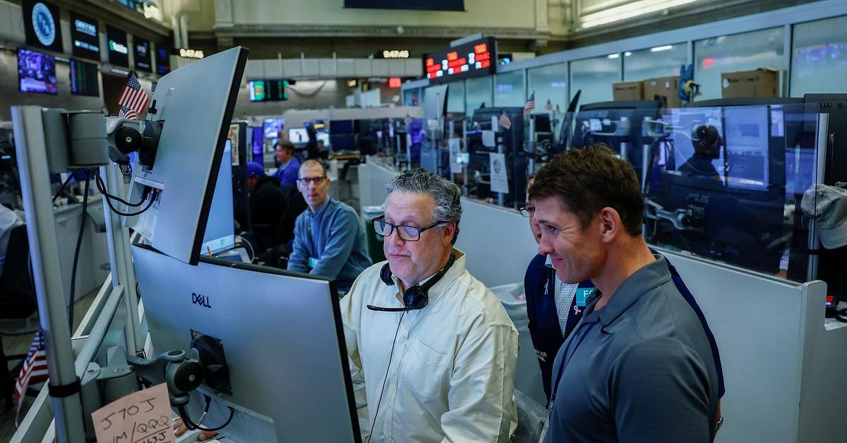 Acciones estadounidenses suben mientras baja el petróleo y se espera decisión de la Fed