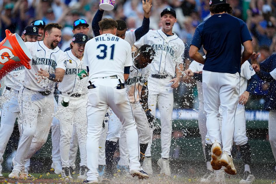 Mariners beat Cubs 2-1 as rookie Kade Anderson debuts