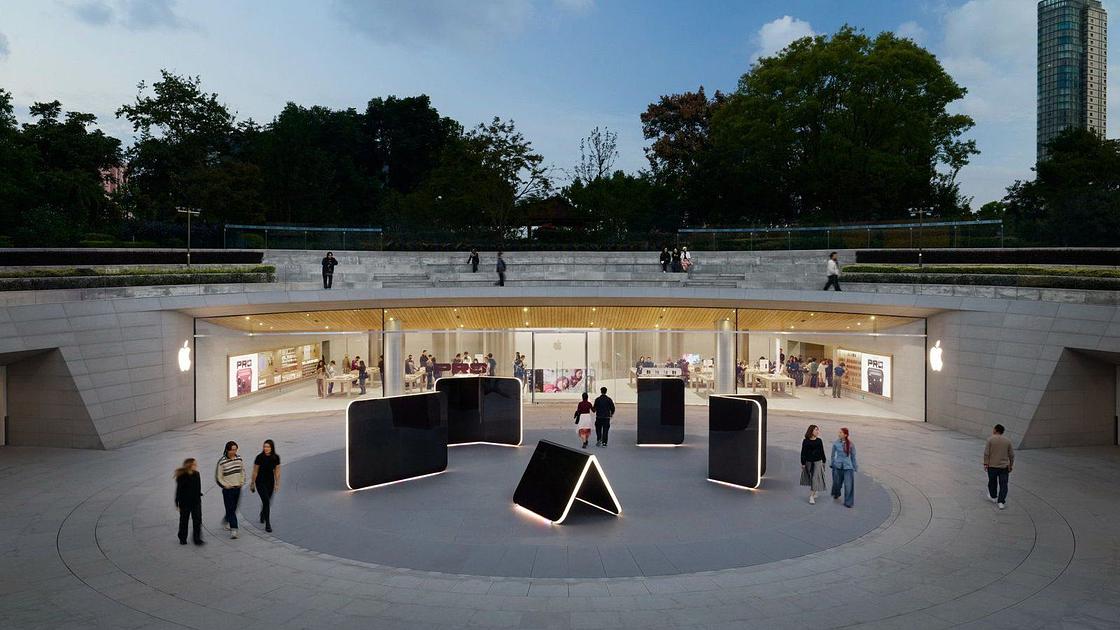 Apple unveiled oversized iPhone Duo displays at flagship stores worldwide