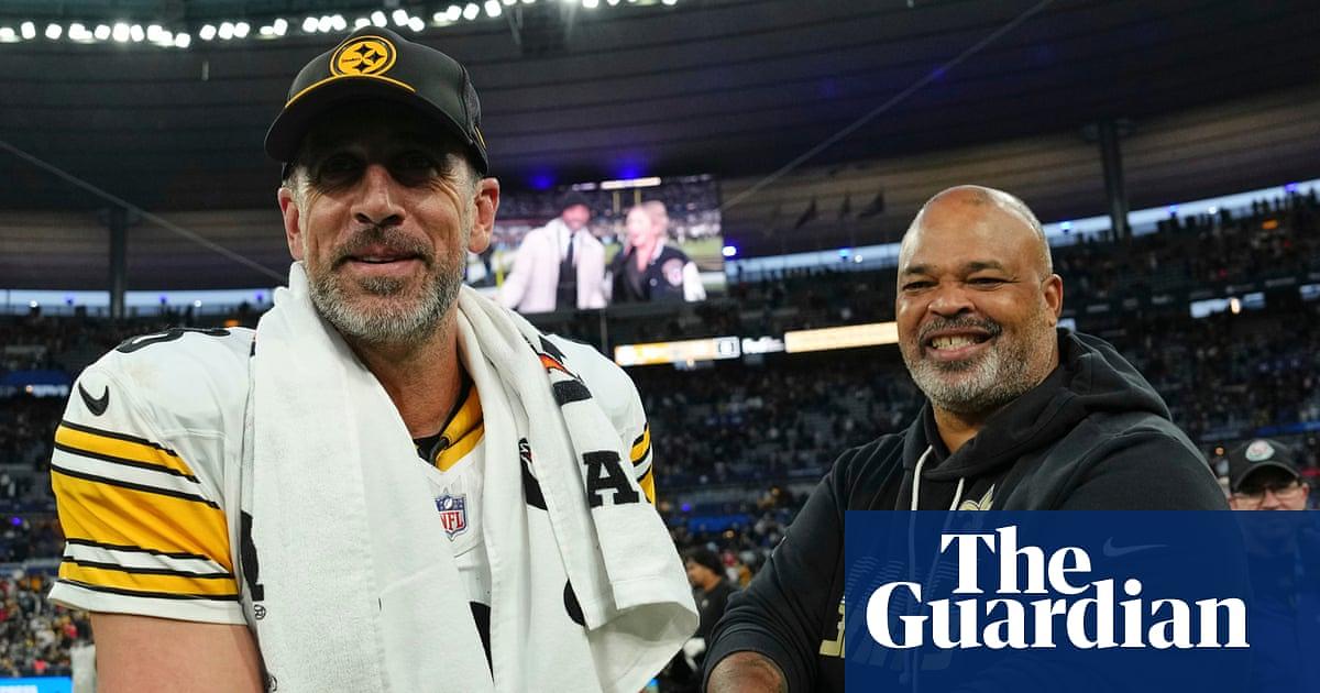 Rodgers flashes former brilliance as Steelers beat Saints in France