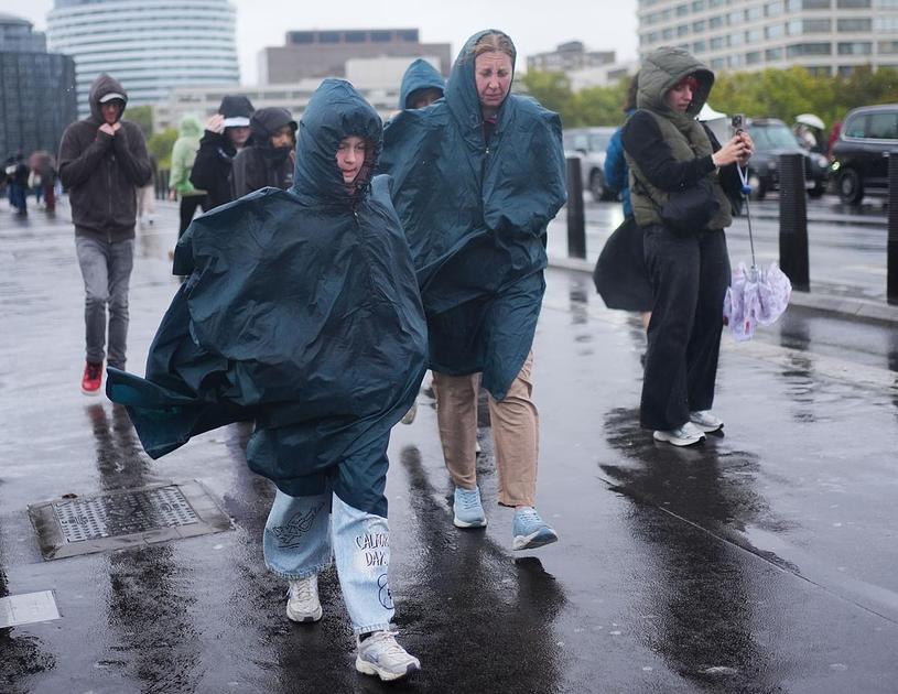 Met Office keeps yellow wind warning as storms disrupt UK transport