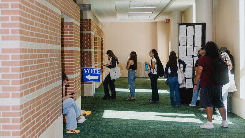 Economists Warn Fragile US Growth as 2026 Midterms Approach Amid Record Campaign Spending