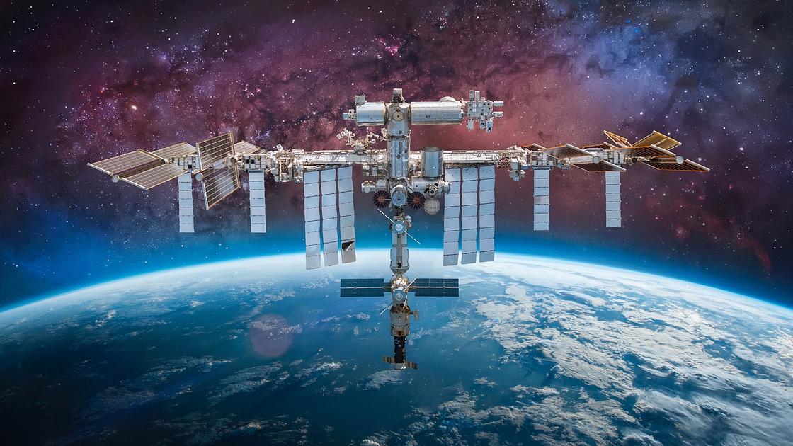 NASA Moves ISS Crew to Dragon Capsule Amid Russian Leak-Repair Plans