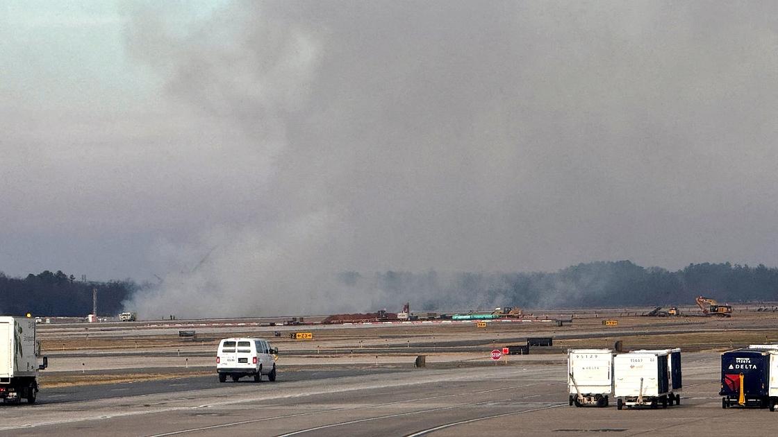 United Airlines Flight Returns to Dulles After Engine Failure During Takeoff