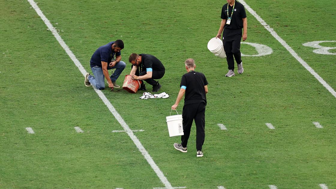 Players criticize Maracanã field after NFL game in Rio