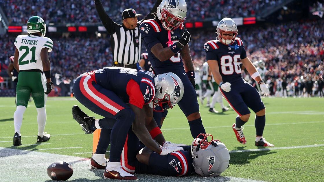 Patriots win 26-19 as Romeo Doubs exits with shoulder injury