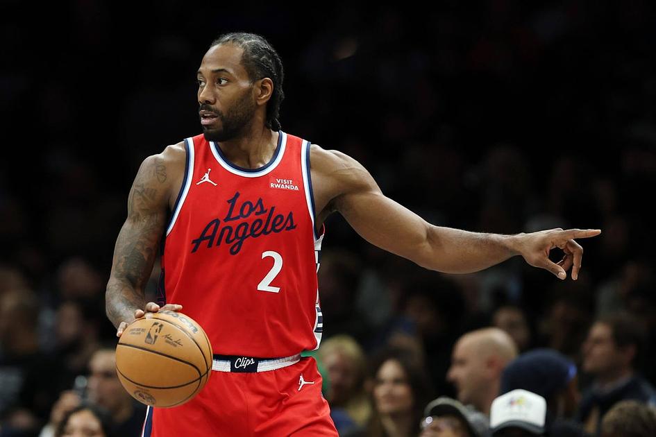 Raptors' Kawhi Leonard trade delayed pending Clippers salary-cap probe