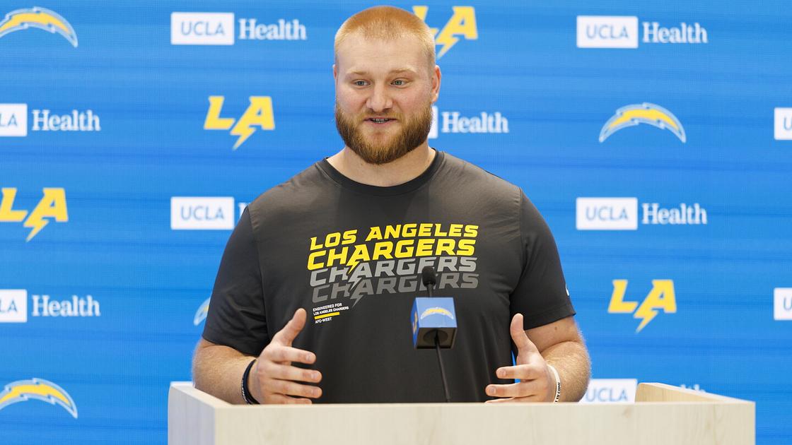 Chargers place Biadasz on season-ending IR after ACL injury