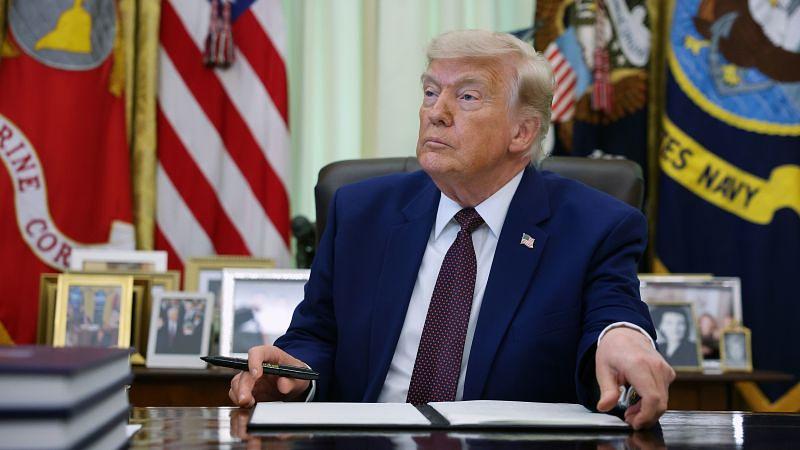 Trump Reclassifies 8,000 Senior Federal Employees