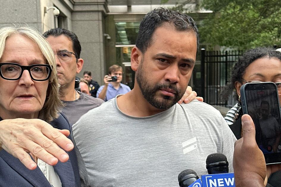 U.S. immigration officials detain boat pilot after deadly New York Harbor capsizing