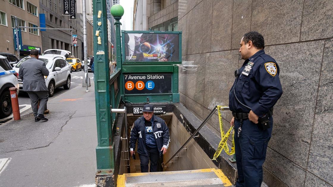 Teen arrested for fatal Midtown subway shooting after marijuana dispute