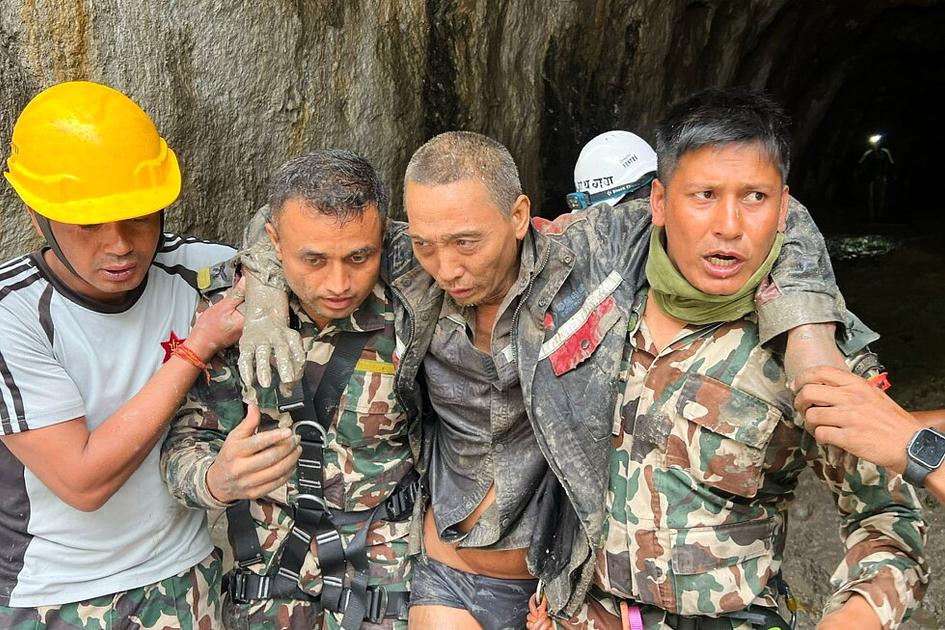 Rescuers Save Chinese Worker and Woman After Nepal Floods