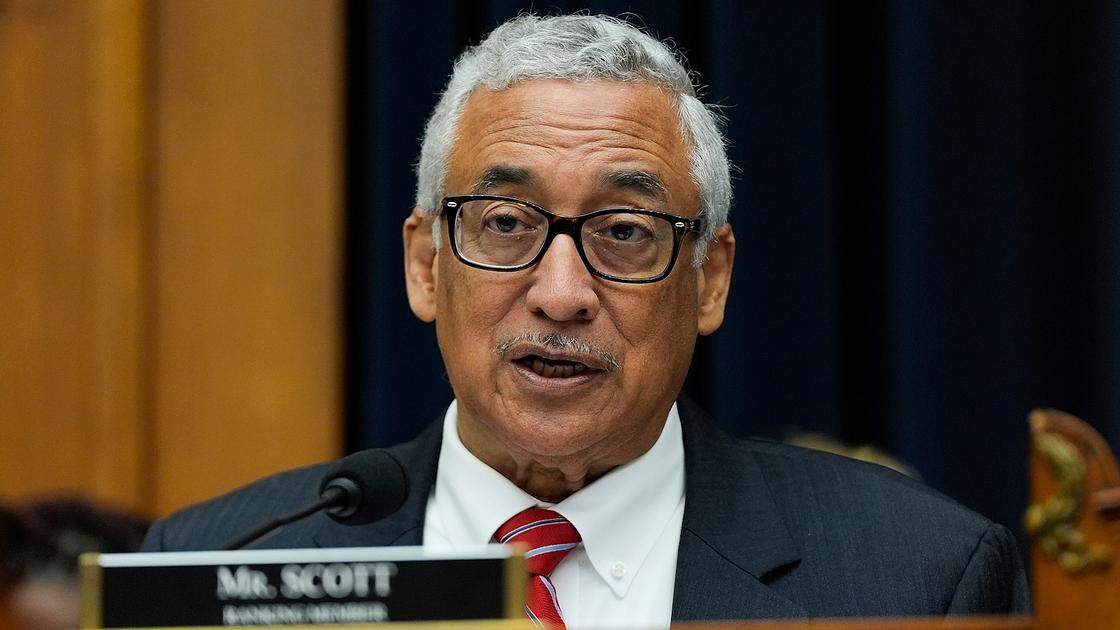 Democrats Seek Probe into Partisan Out-of-Office Emails During Shutdown