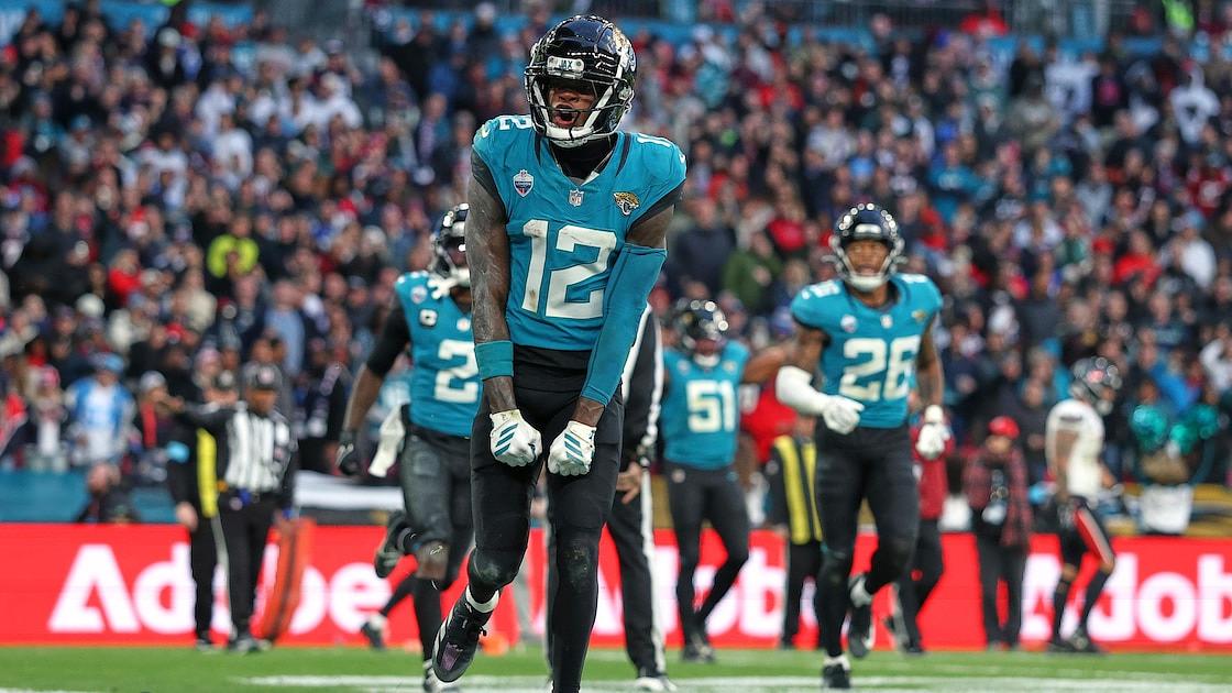 Hunter logra hazaña doble en victoria de Texans sobre Jaguars