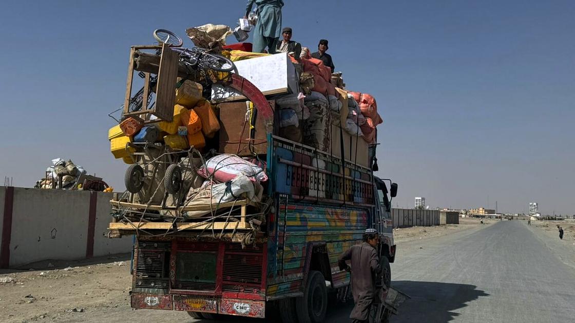 Afghanistan and Pakistan Agree to Immediate Ceasefire Mediated by Qatar and Turkey