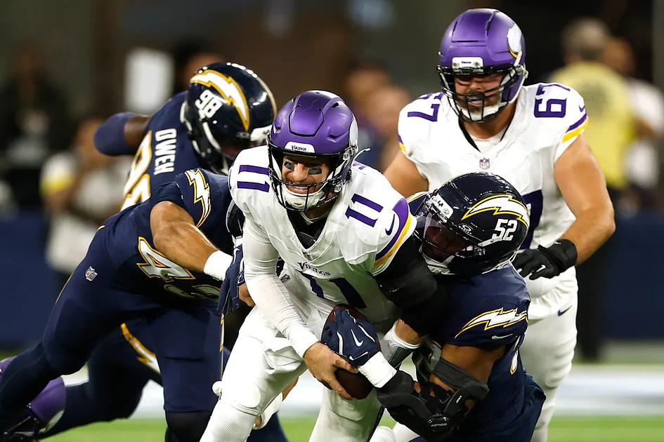 Chargers Dominate Vikings 37-10 in Thursday Night Matchup