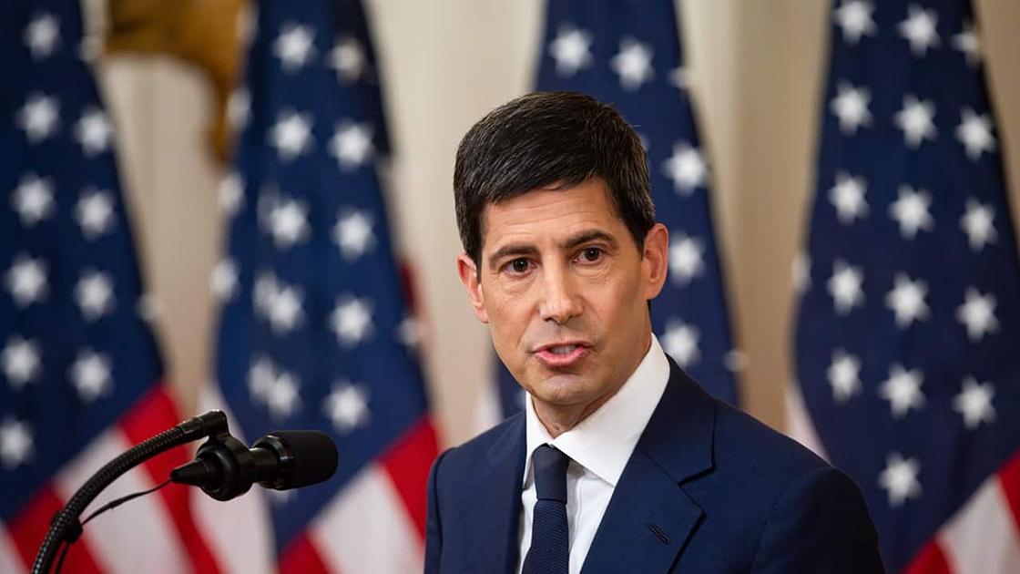 Presidente de la Fed Warsh anuncia reducción de reuniones para 2027-28