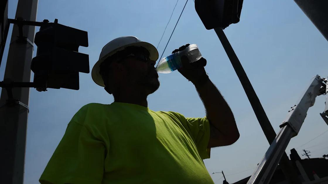 Heat wave sweeps central U.S., moves to Northeast, impacts 125 million