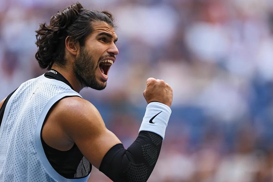 Alcaraz reaches US Open quarterfinals after beating Paul