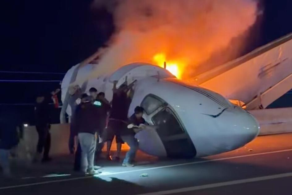NetJets Business Jet Crashes on Laredo Highway, Killing One and Injuring Five