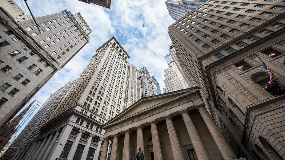 Wall Street Expects Fed Pause as Diesel Prices Surge and Russian Deal Stirs Debate