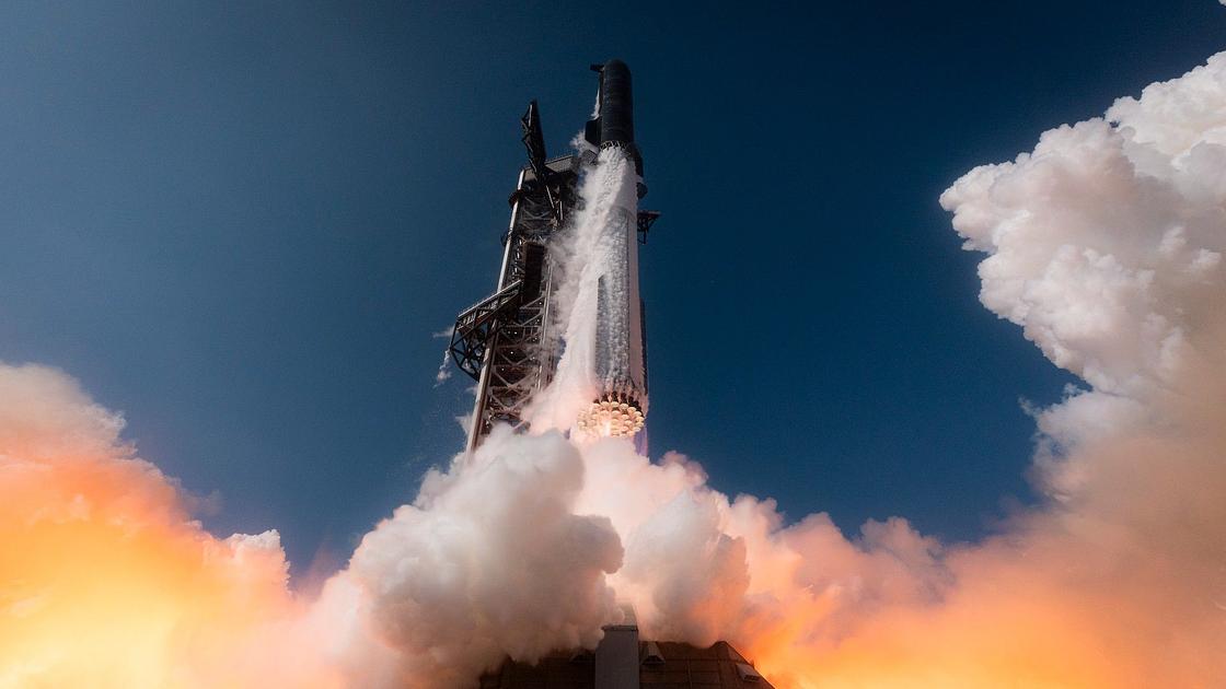 SpaceX Completes Starship V3's First Test Flight at Starbase