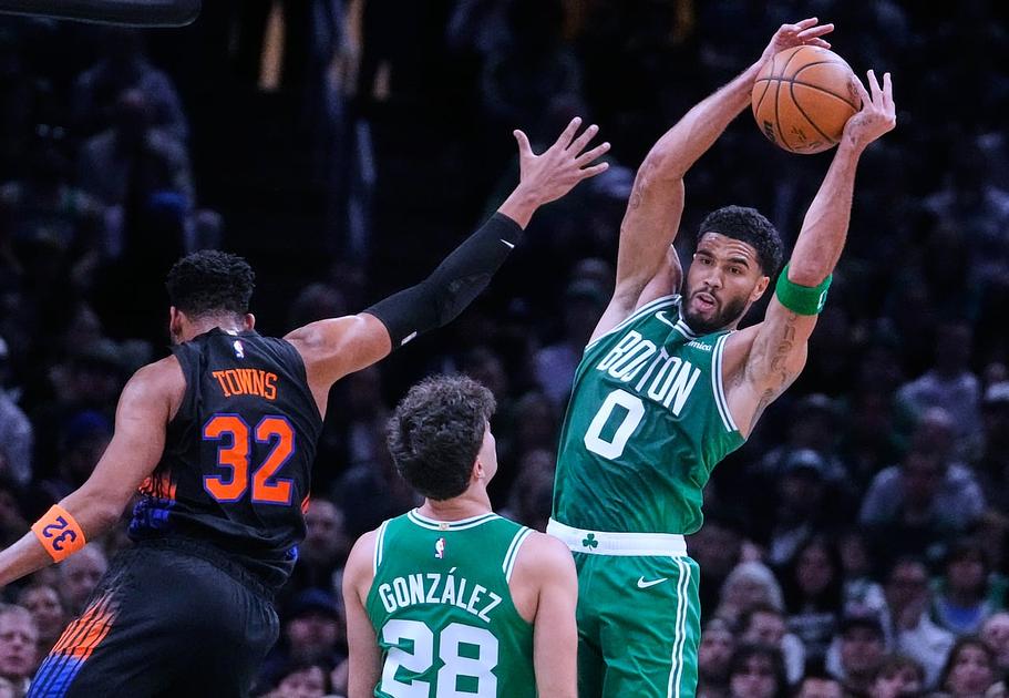 Jayson Tatum scores 36 as Celtics beat Knicks in home opener