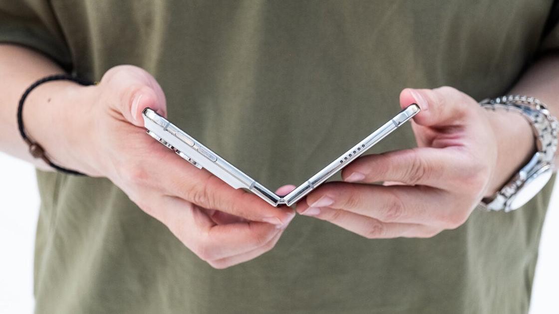 iPhone Duo screen may crack after about 75,000 folds, tests show