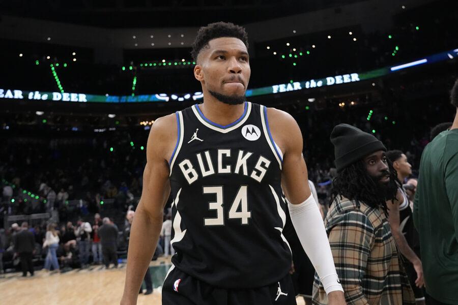 Bucks trade Giannis Antetokounmpo to Heat after favoring Miami's offer