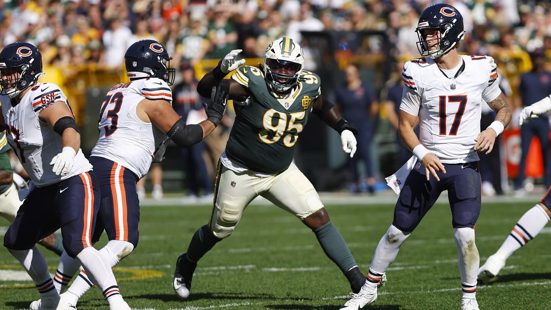 Bears coach Ben Johnson benches Tyson Bagent for Case Keenum after interceptions