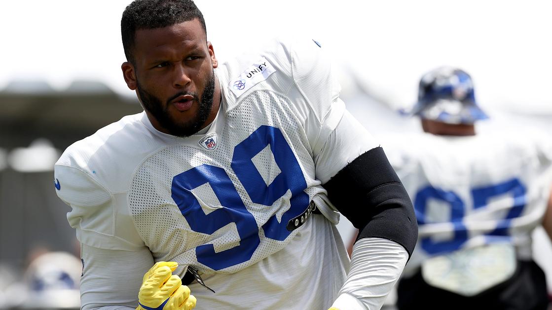Aaron Donald brings speed trainer to Rams as comeback looms
