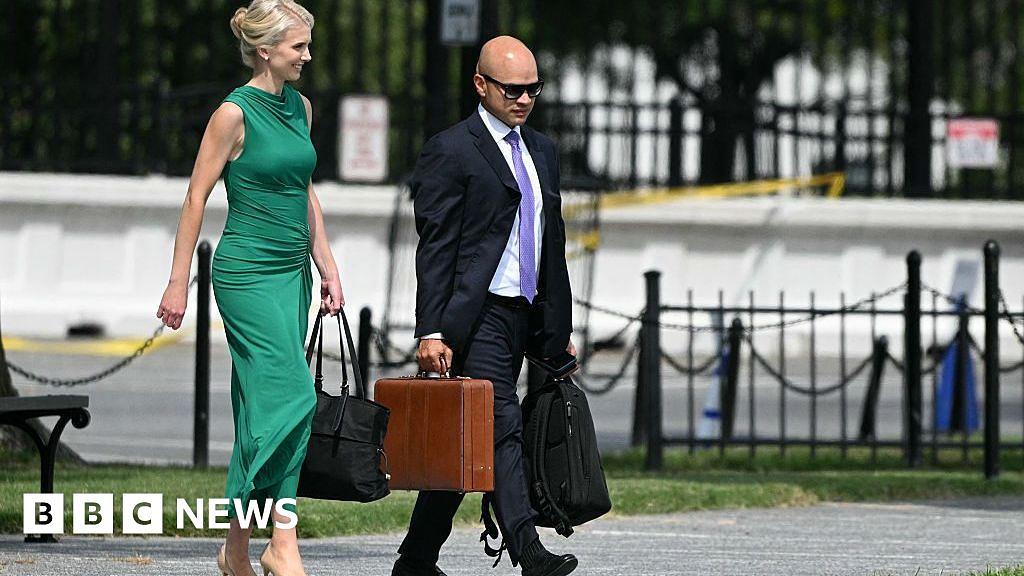 White House says Trump’s cash holiday gifts to aides were legal