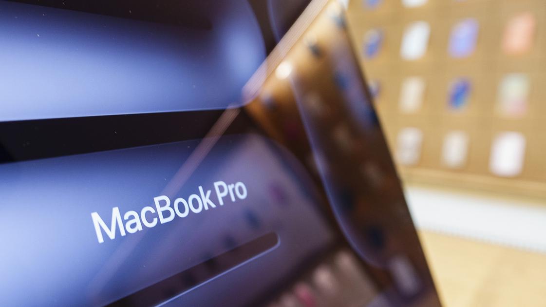 Apple Expected to Unveil Lighter OLED Touchscreen MacBook Pro
