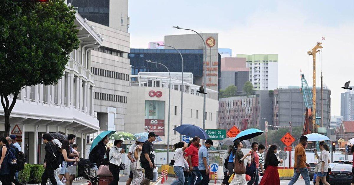 Singapore's PSI drops to moderate levels as haze eases