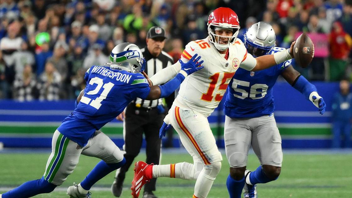 Seahawks top unbeaten Chiefs 20-3, snap Chiefs' winning streak