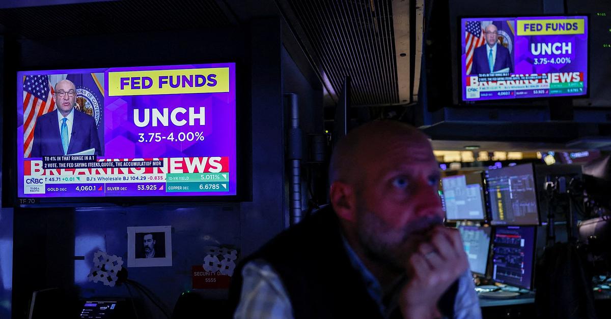 U.S. Stocks Rise After Fed Holds Rates, Markets Eye December Hike